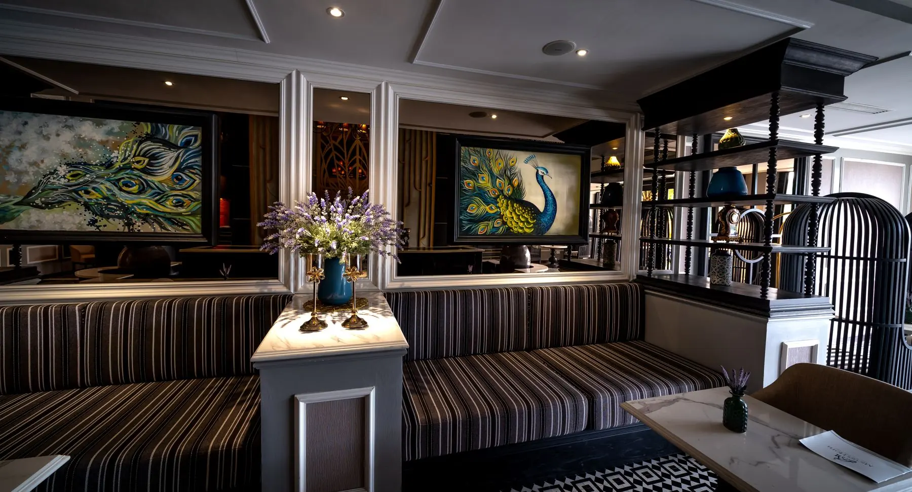 Café & Lounge